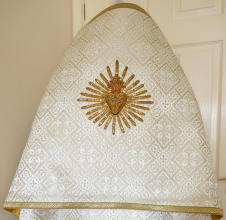 White Antique Roman High Mass Set of Vestments 8760